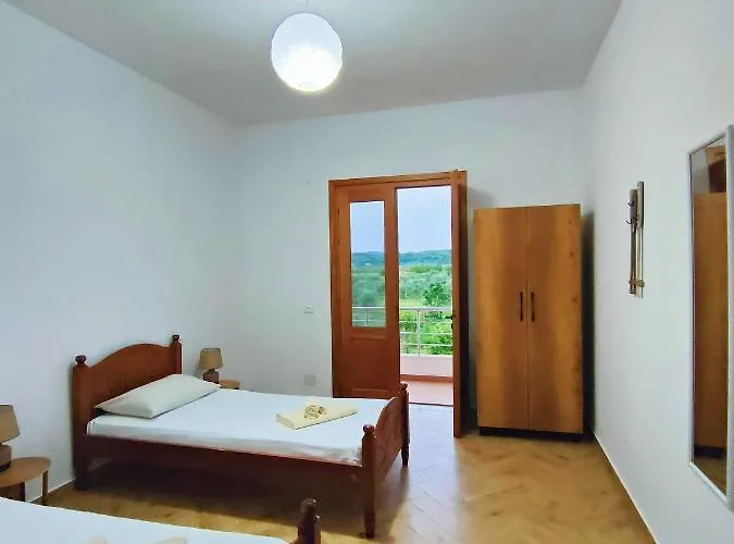 Apollonia Villa Fier